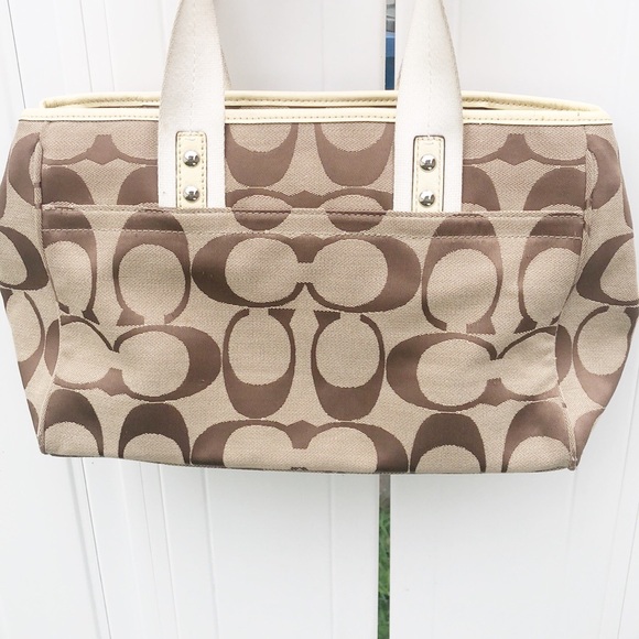 Coach # D1198-F14878 Daisy Signature Tote Bag - Picture 2 of 13
